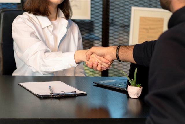 Want to scale your business faster by acquisition? Learn 7 key marketing tactics that ensure smooth integration and sustainable growth post-acquisition.