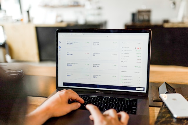 Want to make your SaaS business profitable? Read on to learn how to use unit economics to boost your acquisition, retention, and operational efficiency.