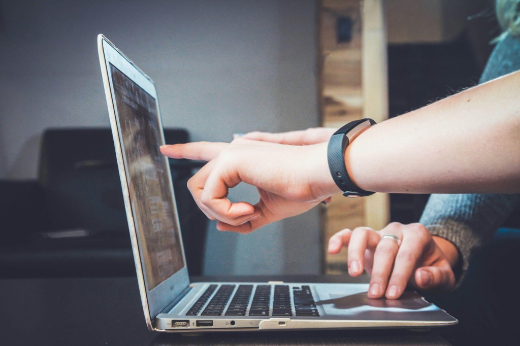 Leveraging AI–Driven UX Optimization to Decrease Bounce Rates